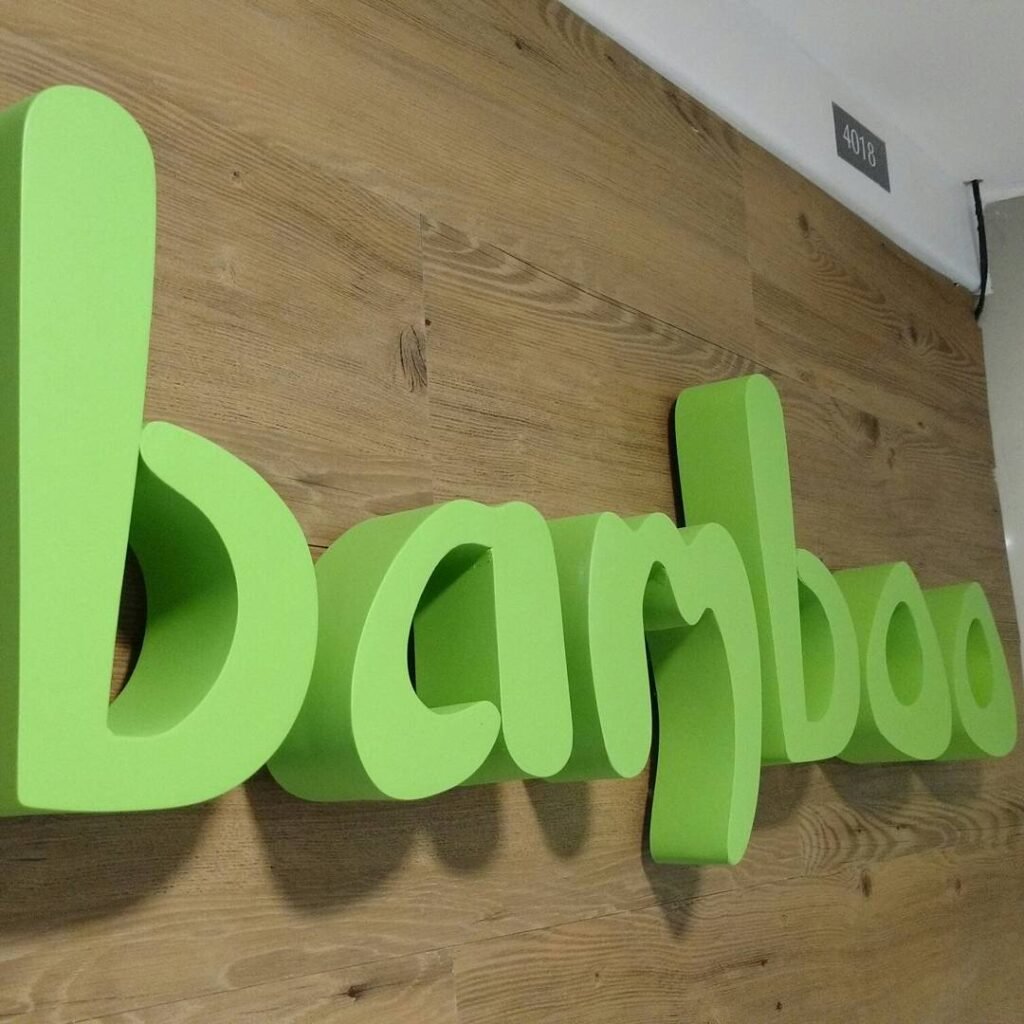 letra caixa em alto relevo bamboo