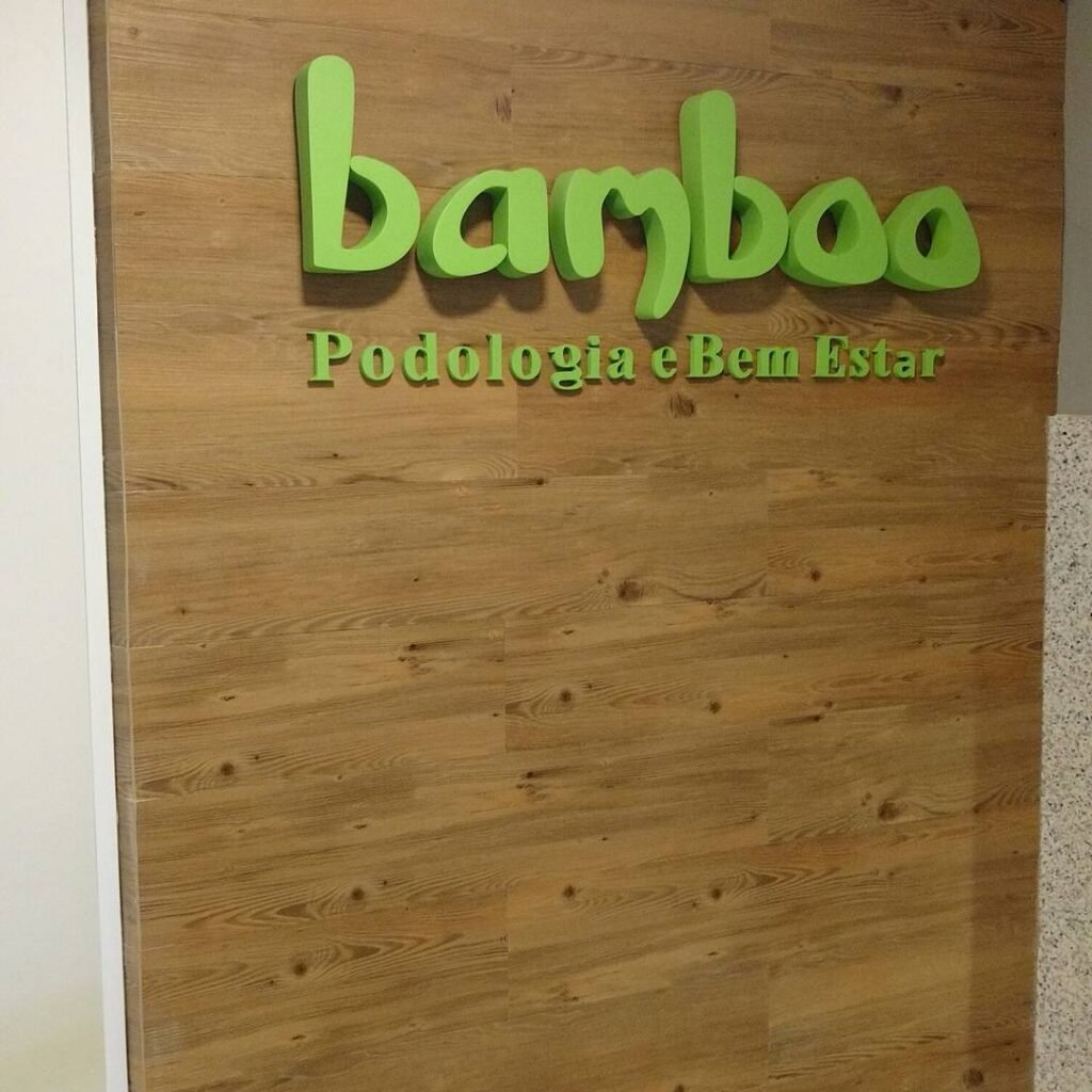 letra caixa em alto relevo bamboo podologia