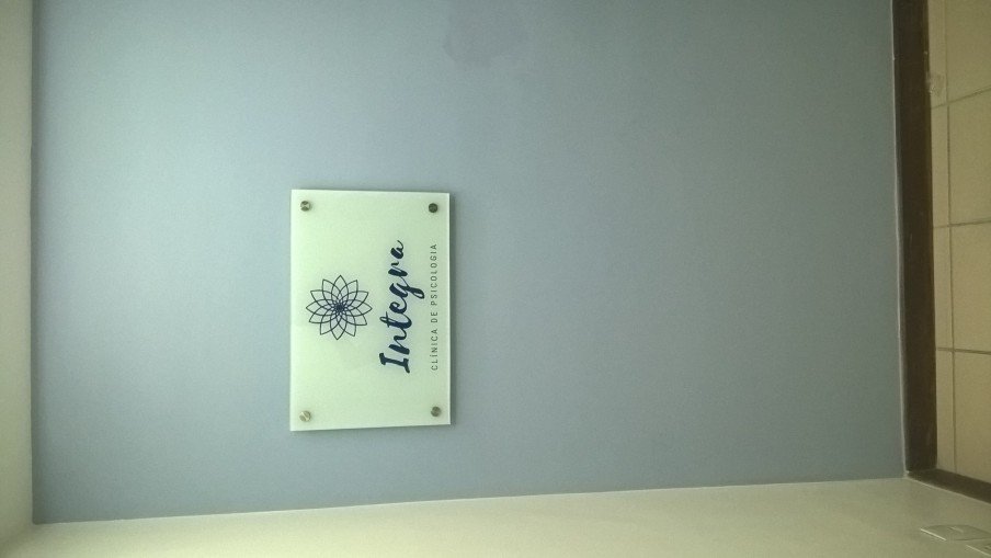 placa de vidro para consultorio de psicologia integra