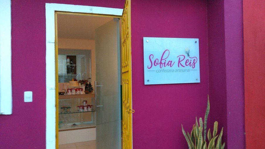 vidro com logo para empresa sofia reis